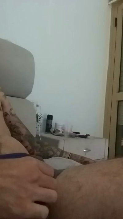Hbkkfkfjdz2 from Italy