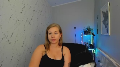 Holly_amazing from United Kingdom