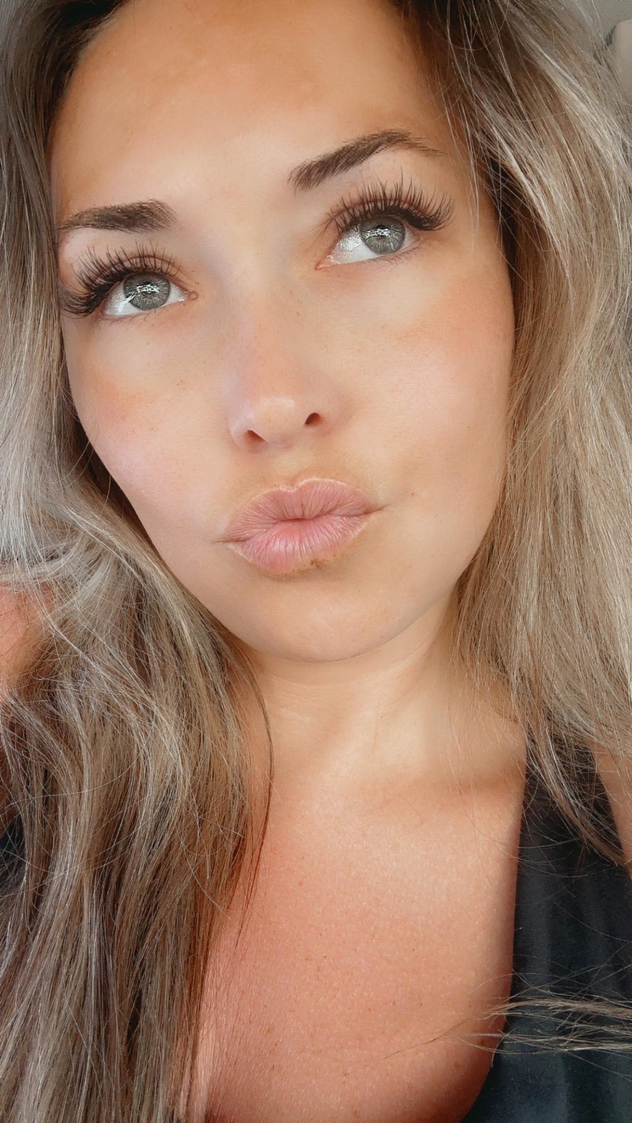 camillecam32 from United States