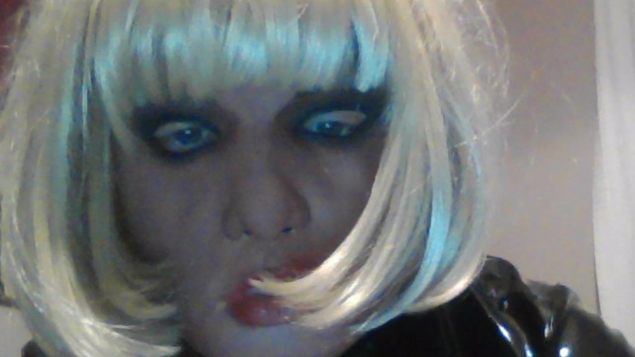 latexvamp from Germany